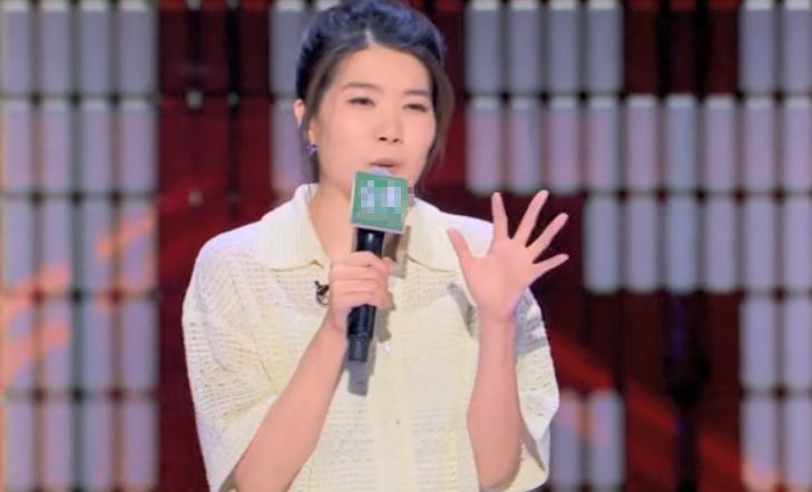 杨笠|杨笠“笨猪梗”翻车，尬到连她自己都笑场，如此失败表演竟晋级了