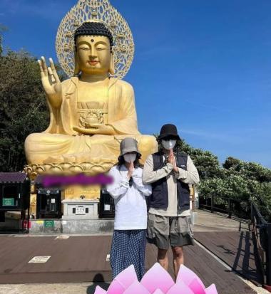 明星|V和Jennie的恋情再次引热议，网友直接曝光他们的吻额照与合照