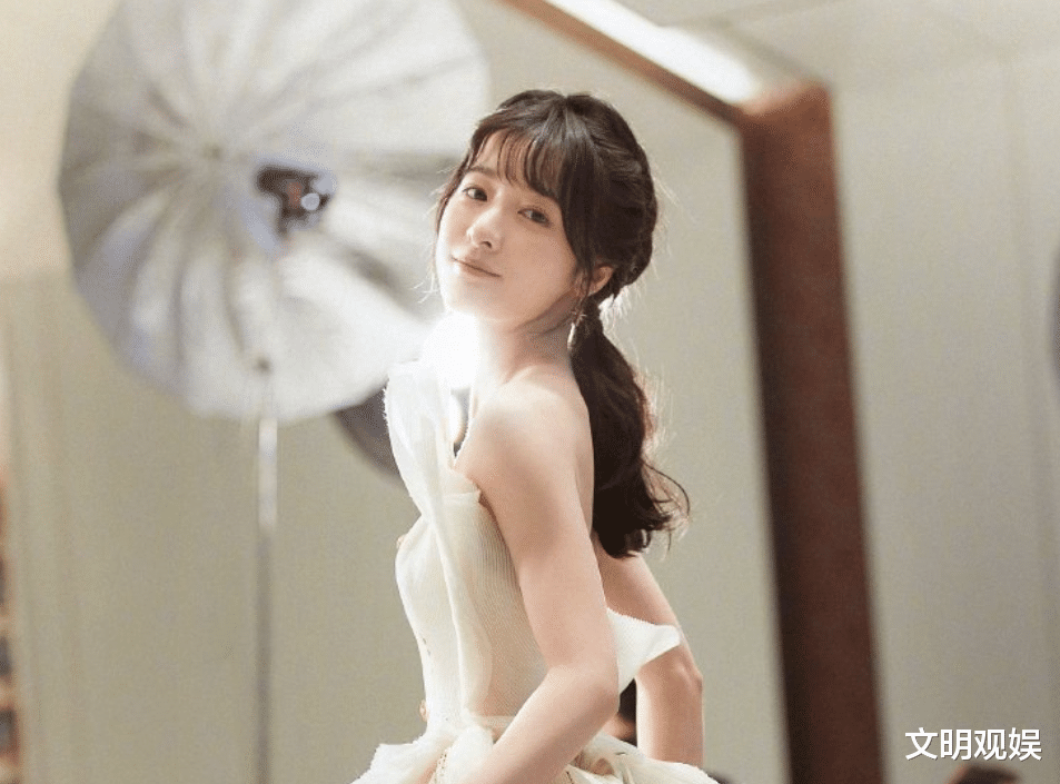 徐娇|徐娇女大十八变,合作周星驰时被误以为是男孩,如今却成了大姑娘