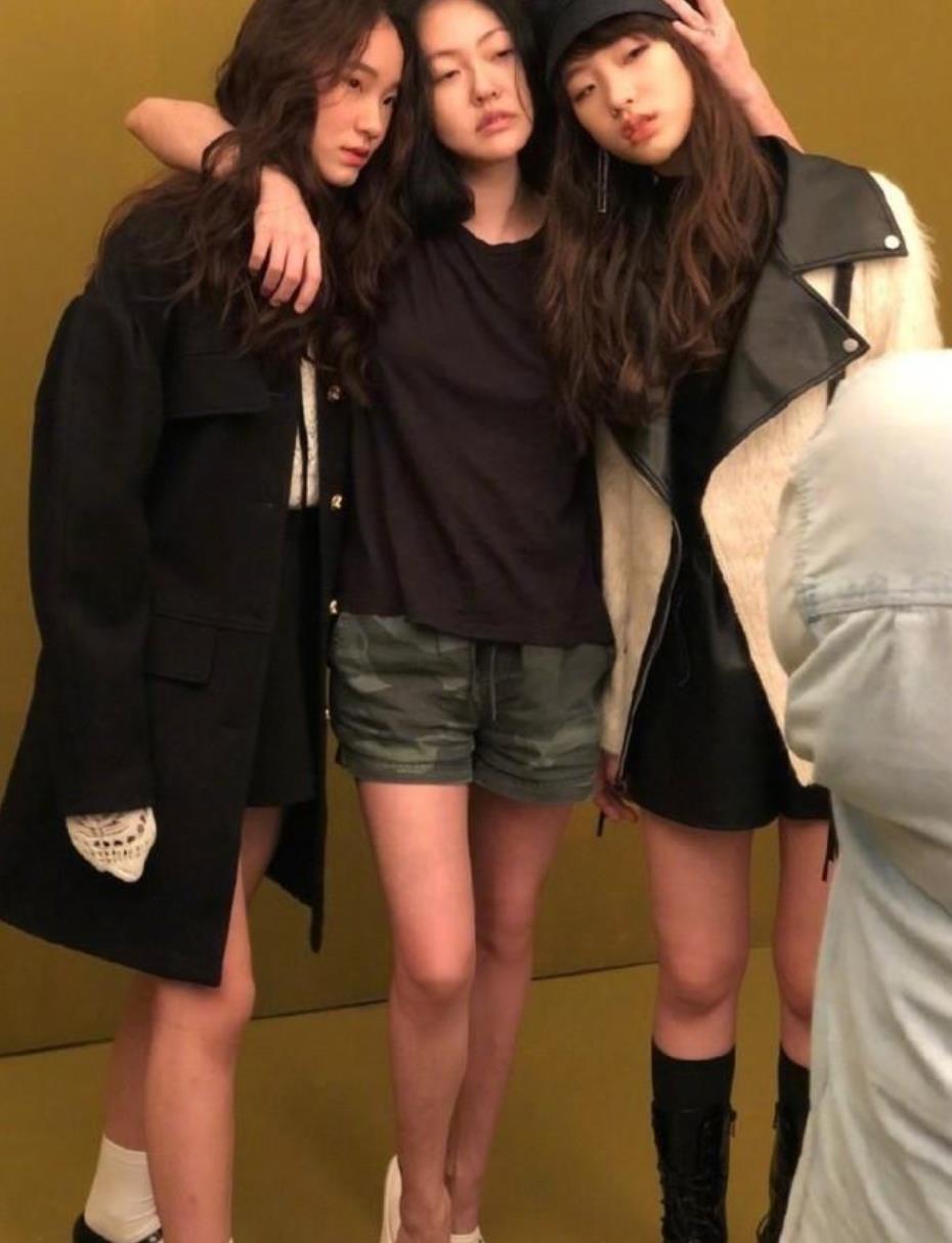 小S|小S一家一天3个大瓜:大女儿拿下高奢代言,二女儿直言母语是英语