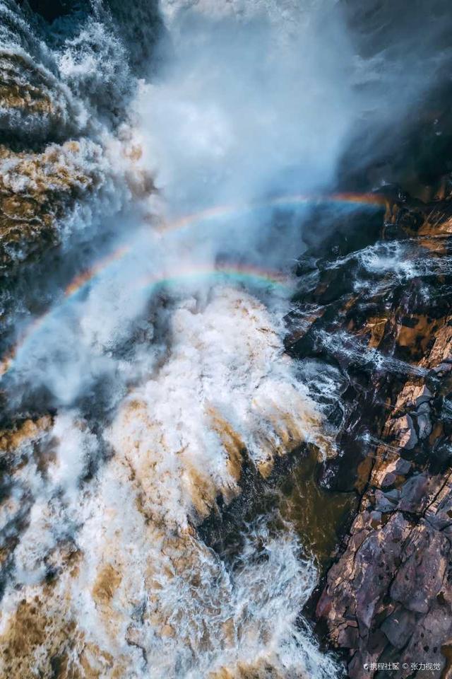 崆峒山|冬日里的壶口瀑布,两岸溢流成冰,浪涛与冰雪交织辉映
