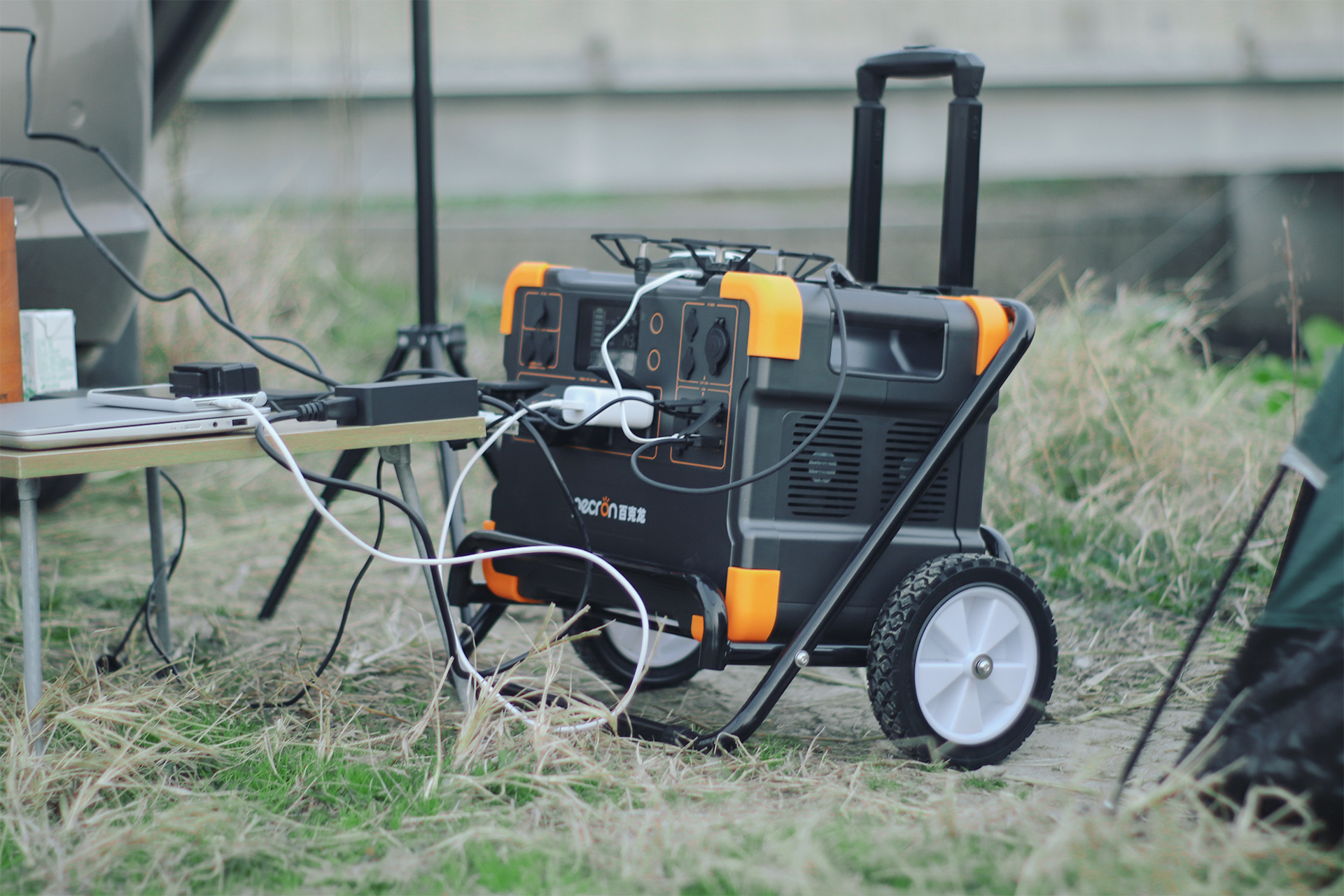 移动电源|1万块的移动电源，玩过后竟然不觉得亏，百克龙E3000户外电源体验