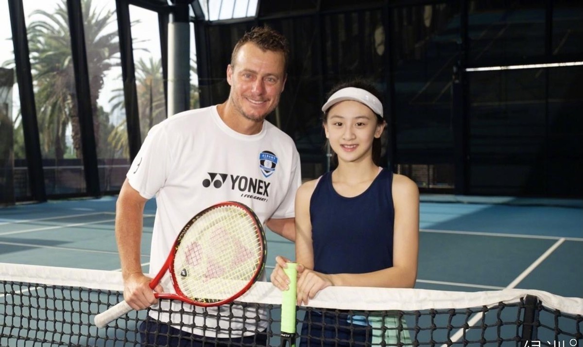 工伤保险|培养新李娜?奥运冠军女儿打职业网球,14岁1米7,偶像日本球星