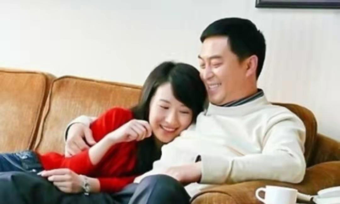 张学友|《蜗居》，宋思明为什么对海藻那么大方，却对原配那么小气？