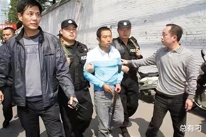 调查地沟油事件的记者李翔，被捅十几刀惨死