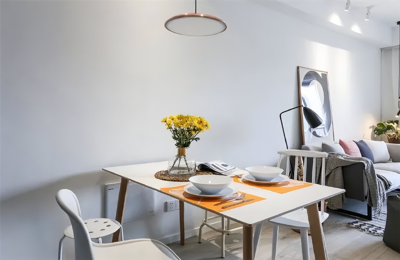 85平米两居室，装修虽简单，却让人眼前一亮，干净又舒适