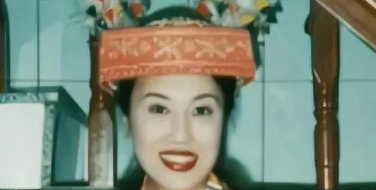 国内首位变性人：21岁时嫁53岁香港老板，丈夫死后一纸揭穿真身份