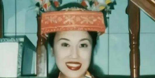 国内首位变性人:21岁时嫁53岁香港老板,丈夫死后一纸揭穿真身份