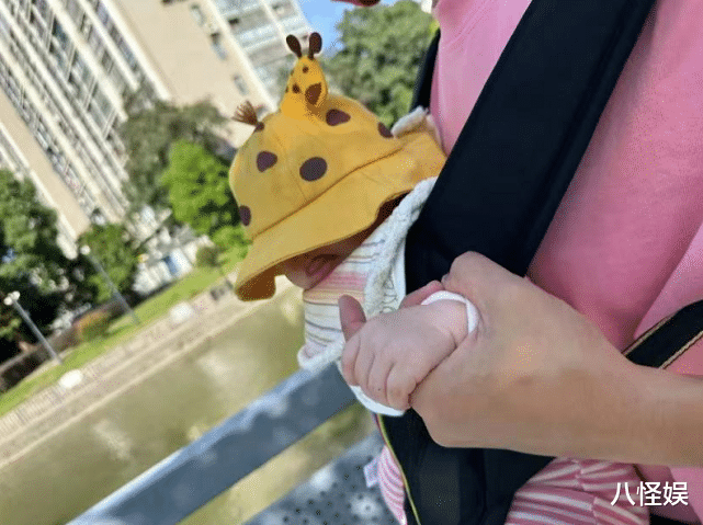 |王彦霖一宿只睡三小时，收工后赶紧陪妻女，双手握女儿小手好有爱