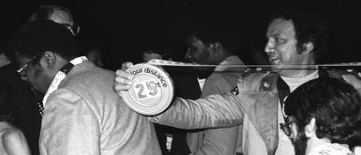 杰奎琳|杰奎琳:20多岁嫁给肯尼迪,30多岁就遭嫌弃,拿着几千万优雅转身