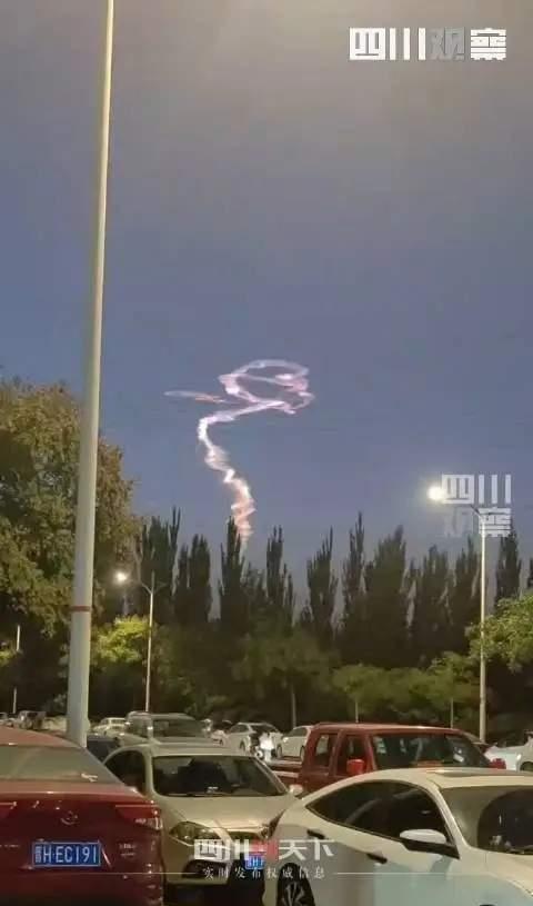 山西上空出现巨型“玫瑰云”,专家:不是自然现象,那会是什么?