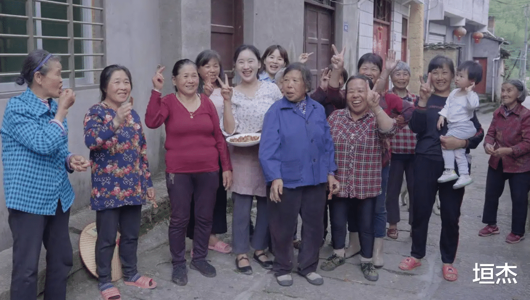 |乡愁沈丹为何那么红?从离异妇女到千万网红,如今身价超1000万