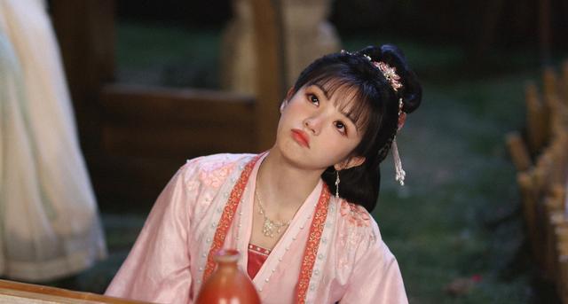 田曦薇|拍摄不高级？《卿卿日常》田曦薇GQ红毯拍摄花絮曝光，真刘海甜妹