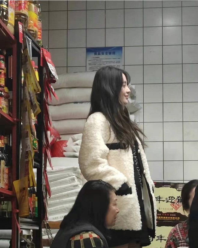 任嘉伦|网友菜市场偶遇baby，真人脸小超美，被批演技拉跨拖累任嘉伦