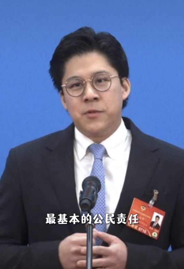 霍启刚|霍启刚感谢全国人民帮香港，含泪鞠躬几度哽咽，呼吁重视爱国教育