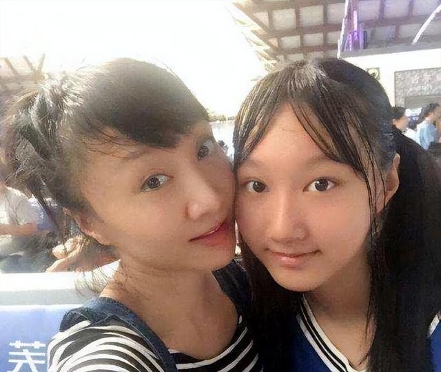 云飞|云飞:草根歌手塌房实锤,抛妻弃女已成事实