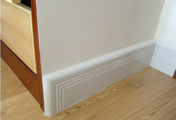 家里装踢脚线时,切装这两根管子,到了冬季热乎乎的,实用又省钱