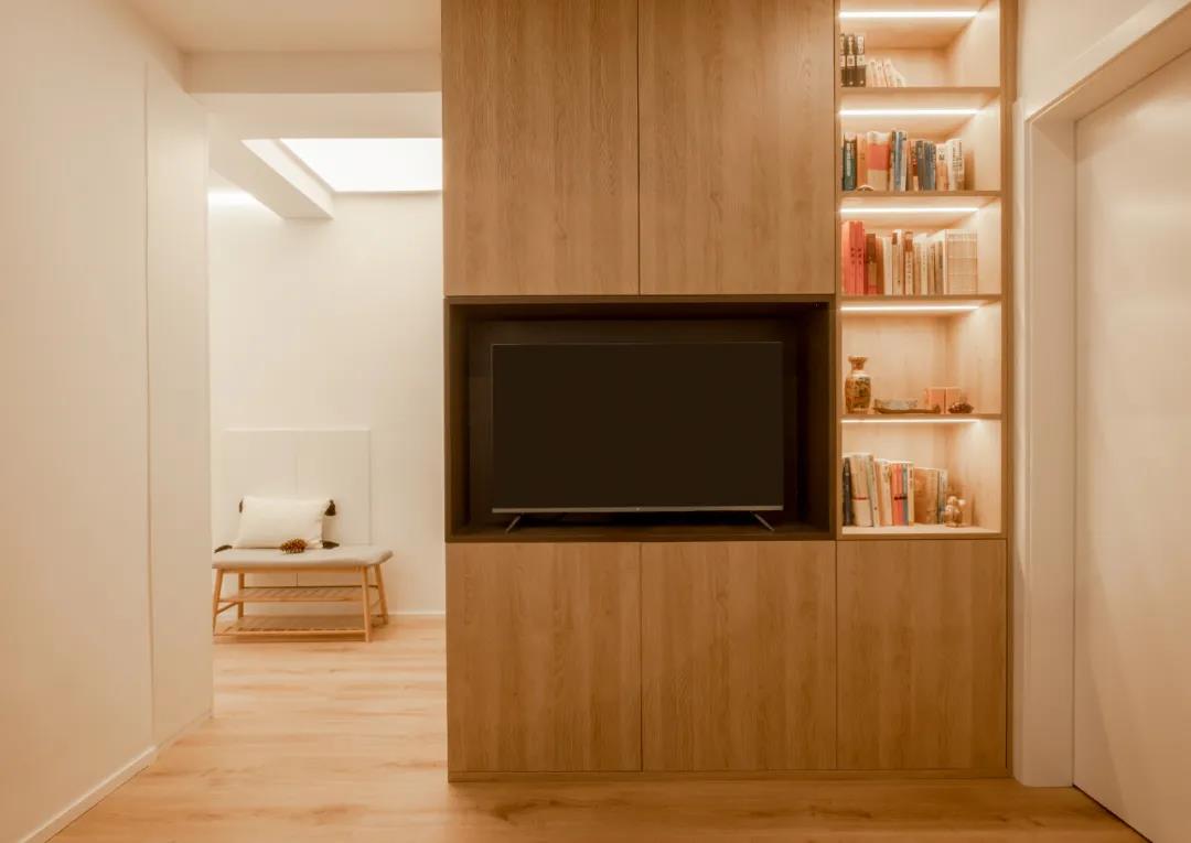 50㎡一字户型,逆袭两居室,独立厨房+办公区+浴缸全都有,真赞!