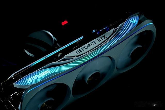 清幽雅致 索泰RTX 4080 AMP EXTREME AIRO月白图赏