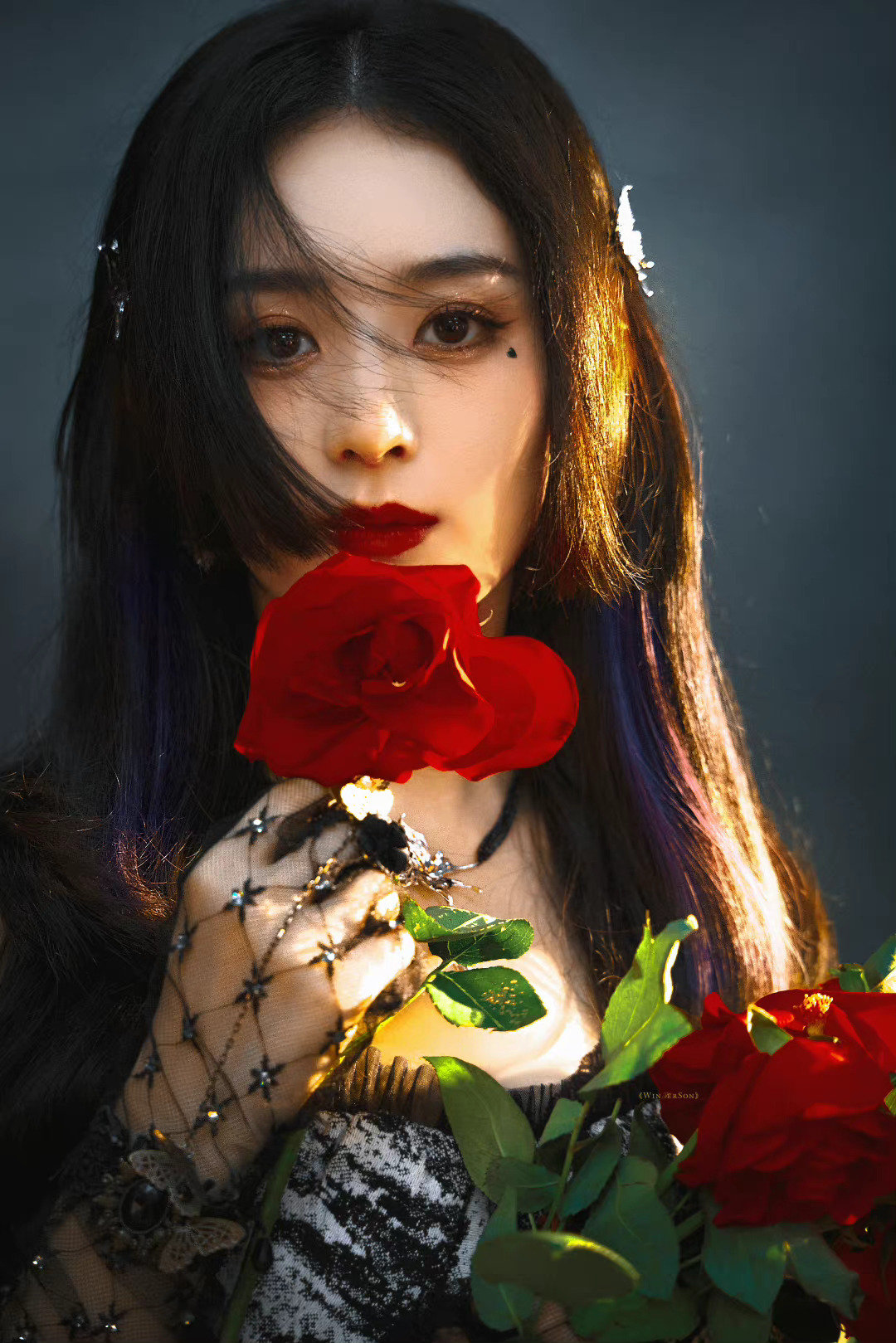 赵丽颖|心疼！有媒体拍到赵丽颖到坐骨神经诊所做理疗，疑似腰伤复发