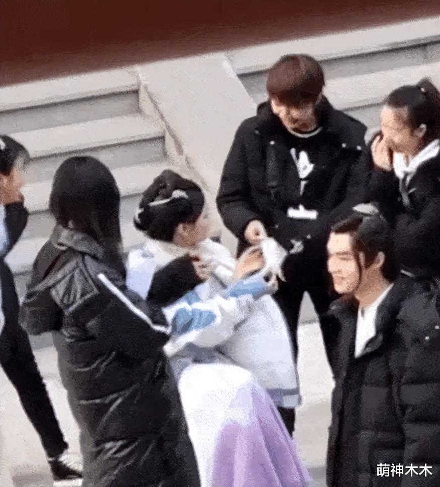 杨超越|杨超越爹味发言惹争议,被骂后赌气说不播了,网友直接建议退圈