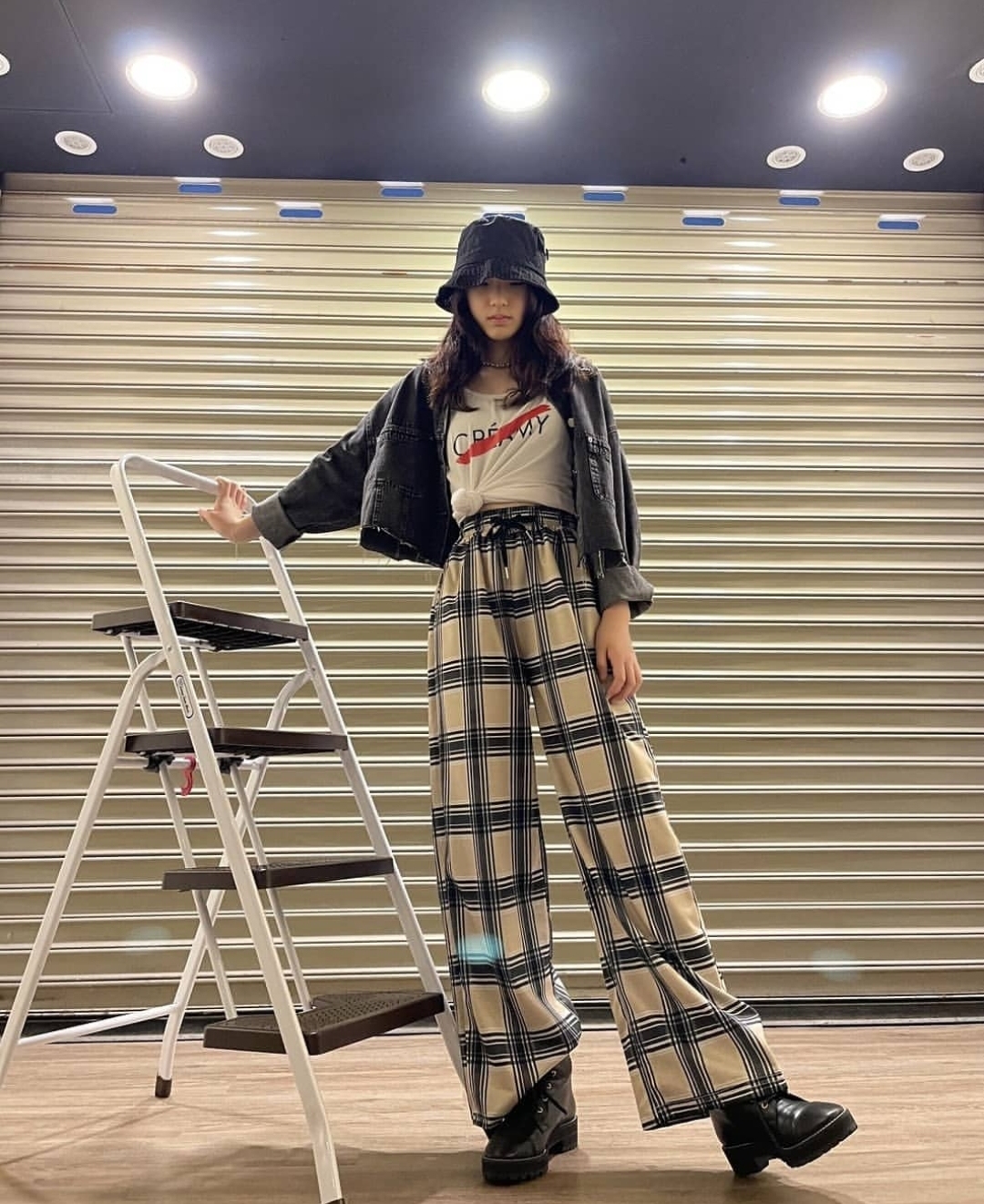 小S|小s16岁长女晒甜美自拍，露出小蛮腰秀好身材，干爹陈建州点赞