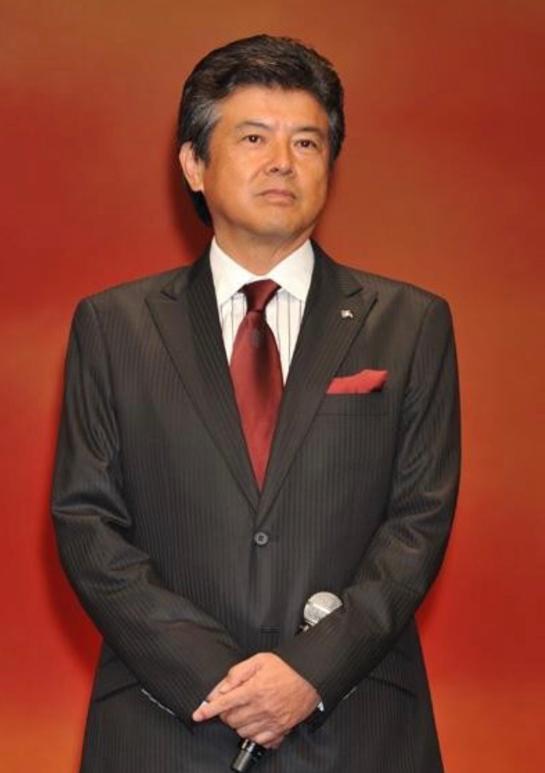 红薯 ?三浦友和才是“反油腻”男人：穿西装，梳大背头，70岁依然优雅！
