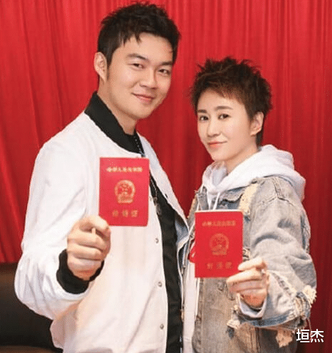 闫妮|离婚后爱上“姐弟恋”的5位女星,只恋爱不结婚,个个容光焕发