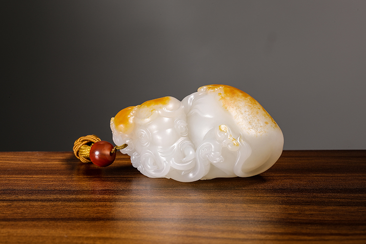 玉雕|「璞玉雅藏」红皮白肉 吉祥如意 大象手把件 海派玉雕大师黄杨洪