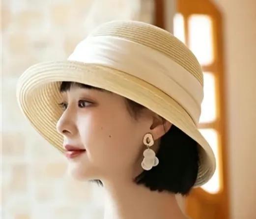 帽子 50岁女人夏季戴帽子，遵循3戴4不戴的原则，会让你美得高级又优雅