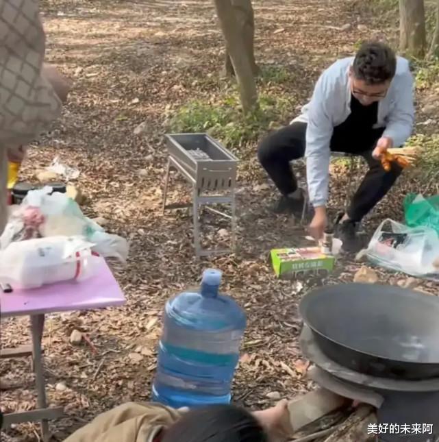 许敏|郭威老杜聚餐照流出，楷楷打篮球，田静一家野餐，潘克没续约许敏