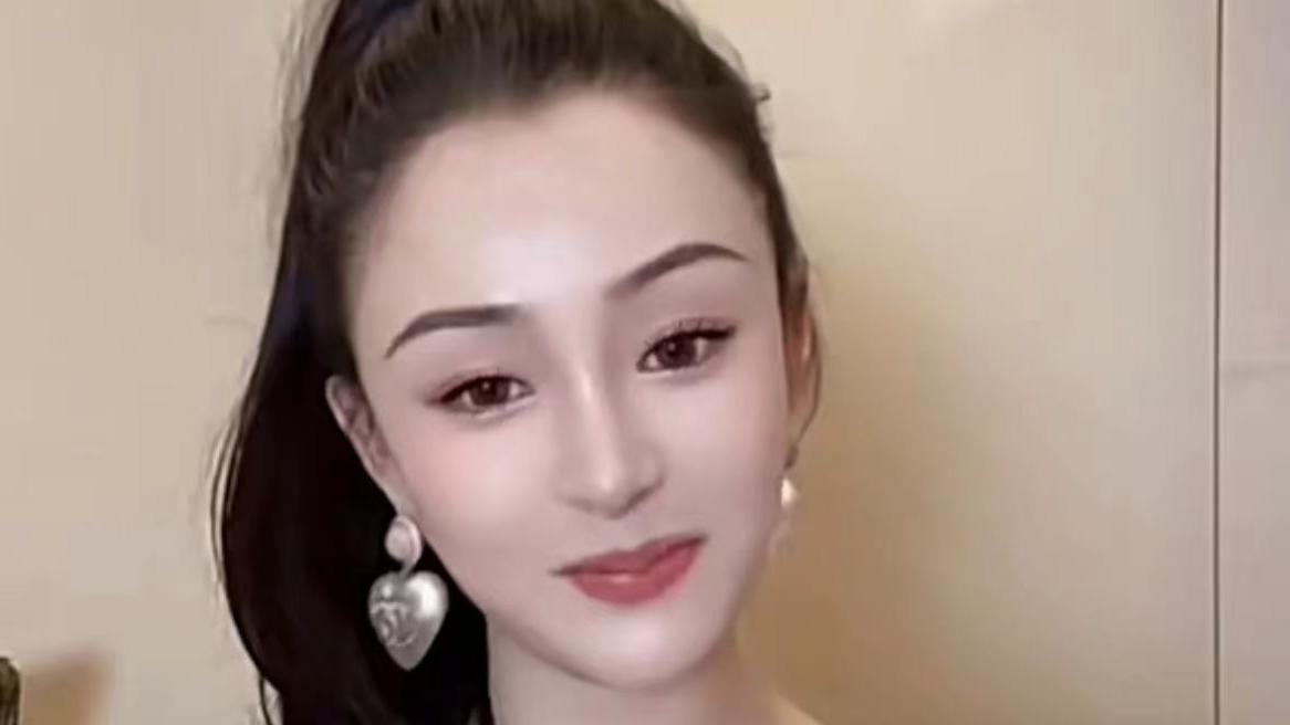 陈昱霖|吴秀波小三陈昱霖居湖北老家，浑身奢侈品太漂亮，出狱后陪伴父母