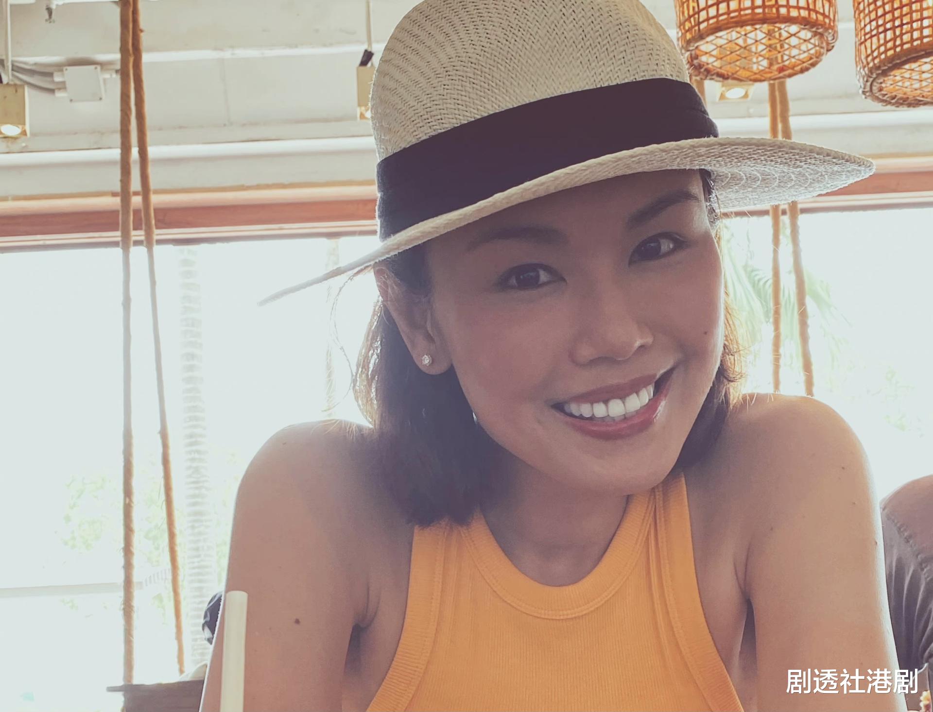 何嘉莉|突发!42岁香港知名女歌手自曝一家五口全部确诊,被大女儿传染