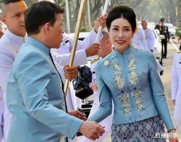 诗妮娜|诗妮娜泳装照惊艳，小腹平坦没一丝赘肉，靠美貌碾压43岁苏提达