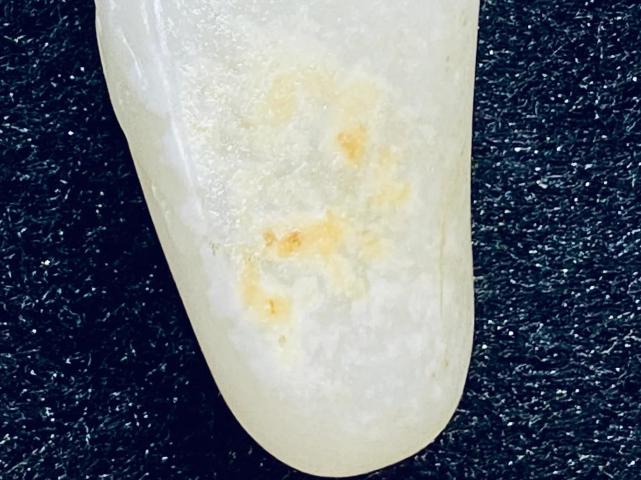 雕刻|正反两重天！和田玉籽料“菩萨”，鱼与熊掌的取舍！