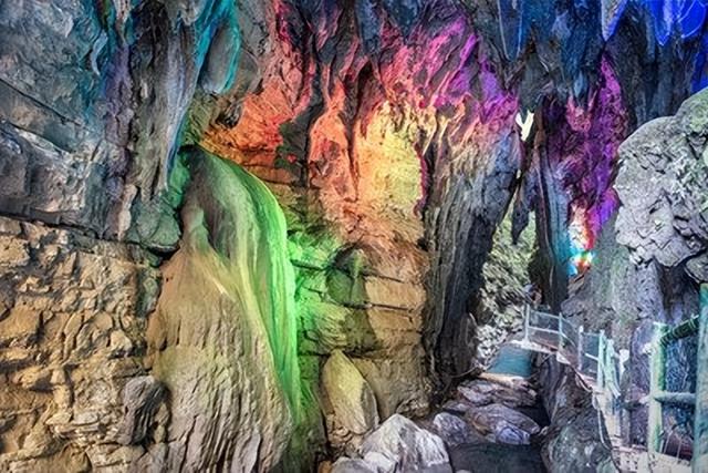 路人甲|重庆一家11口找溶洞去避暑，9人失联！