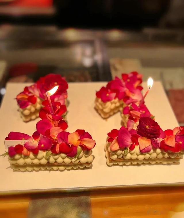 侯佩岑|侯佩岑晒照庆祝结婚11周年，夫妻俩贴面合照尽显恩爱