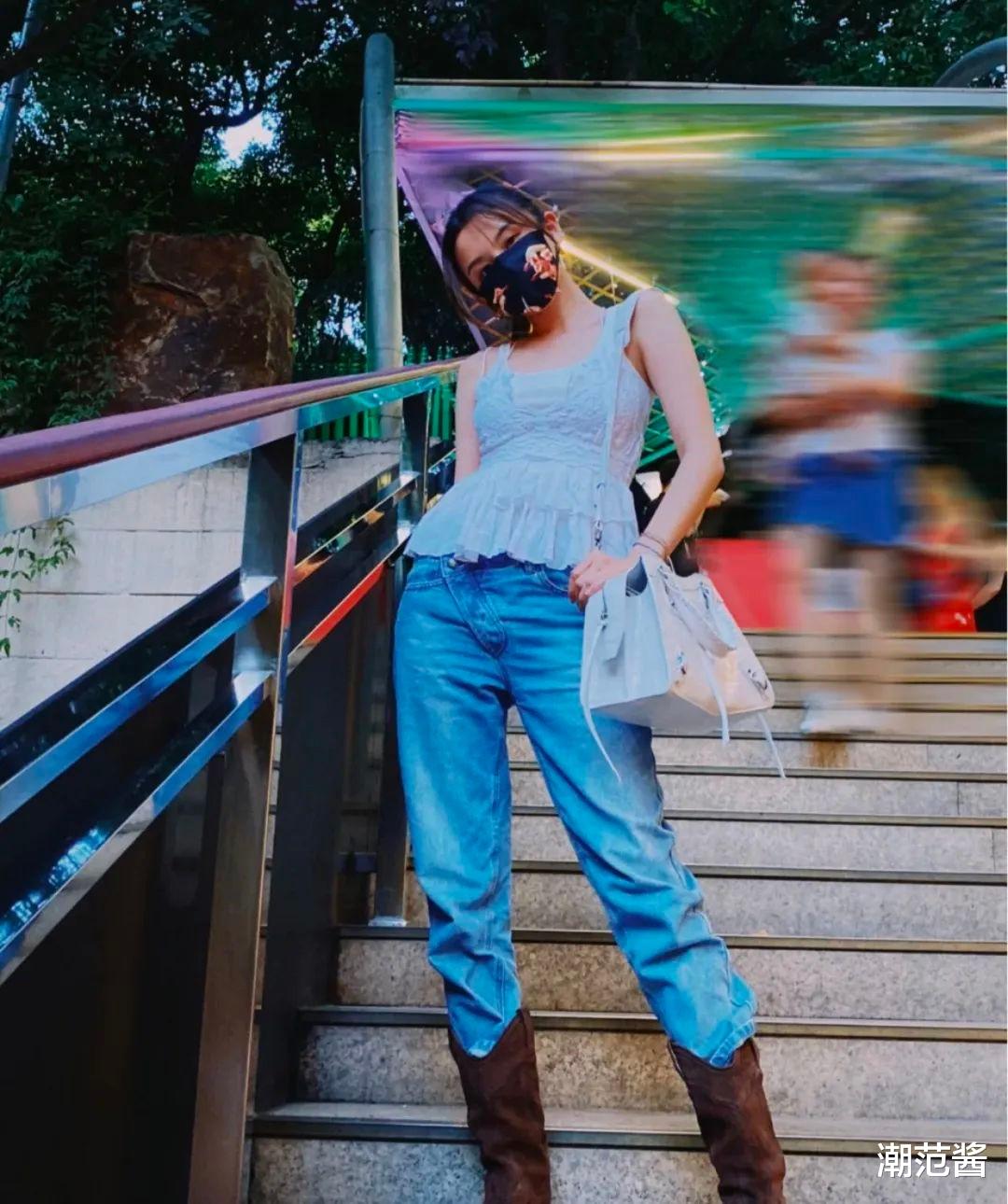 宋祖儿太会穿了，穿娃娃裙配马丁靴，这两身都很美，好舒服