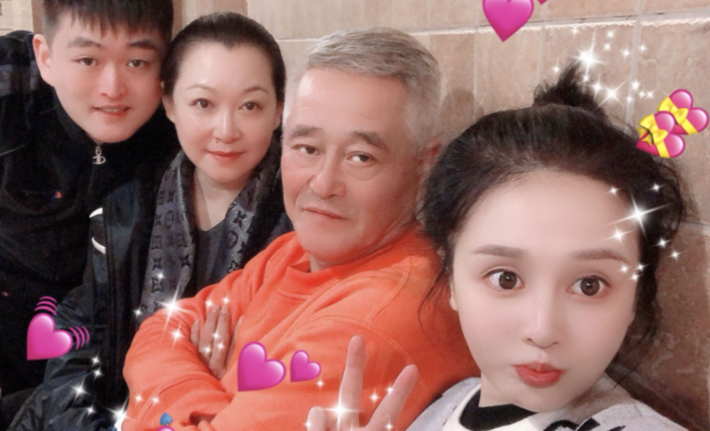 赵本山|赵一涵曝光恋情,赵本山十分嫌弃,在直播间说“女婿”坏话,还把女儿气哭了