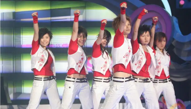 何洁|何洁疑似怀4胎,创下超女纪录,网友喊话李宇春周笔畅该找男友了