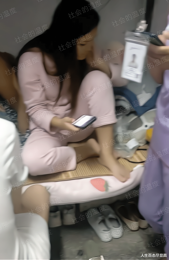 女子月薪4000舍不得吹空调,半夜热得睡不着,想起家人直抹眼泪