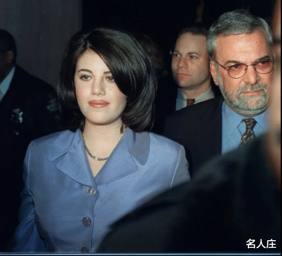 琼斯|莱温斯基：拉链门事件的女主角，却因嘴巴不够严实被闺蜜录音曝光