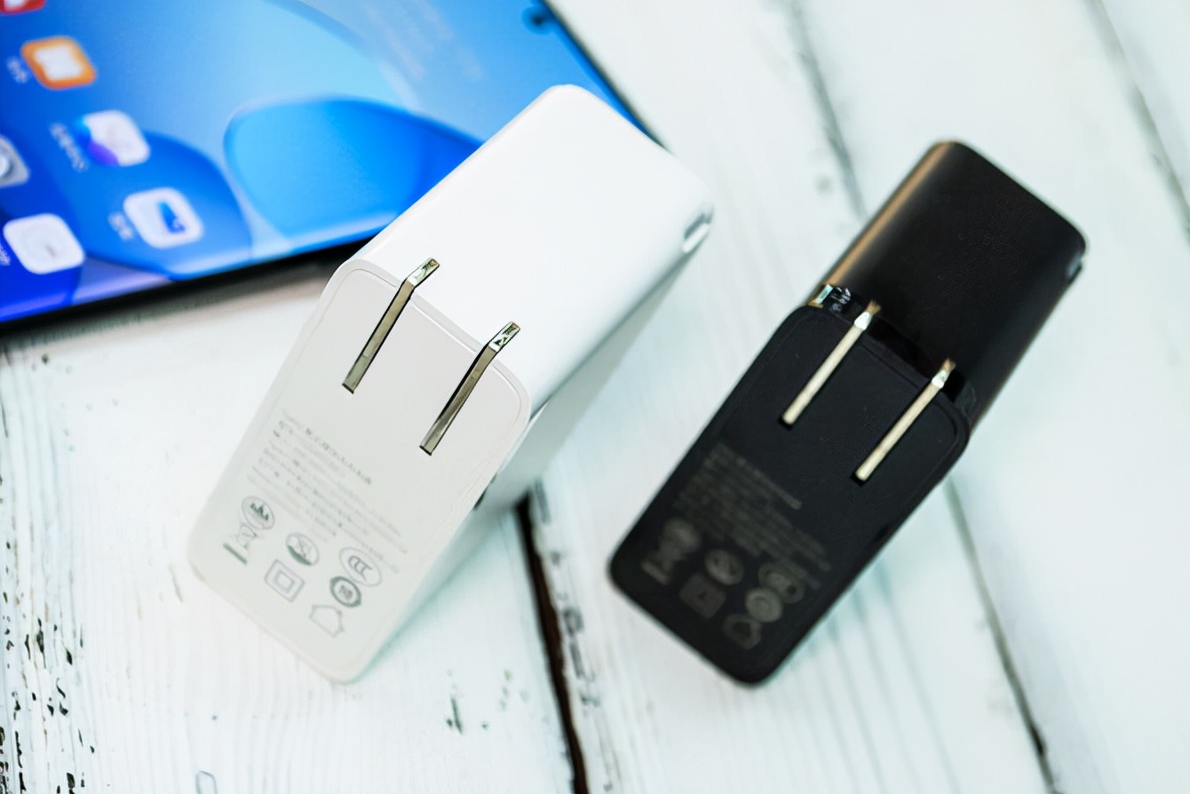 三星|倍思QC5 100W氮化镓充电器测试:5分钟充电50%