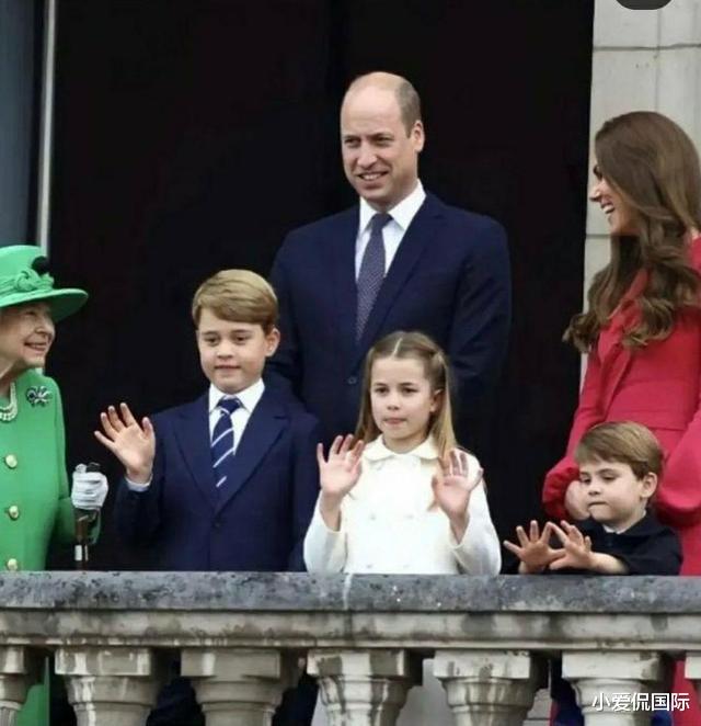 迪丽热巴|不是淑女，夏洛特不顾形象翻卡米拉手包，她帮凯特打开了心结