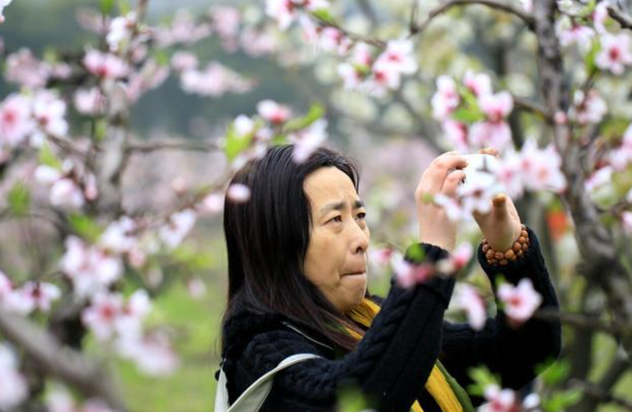 43岁保姆自述:雇主每月给我9000工资,却要求我每天给她洗脚