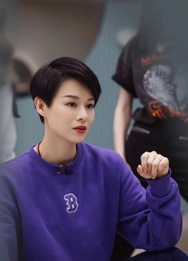 胡杏儿|李承德晒与胡杏儿约会照,两人对镜甜笑恩爱足,这才是幸福的婚姻