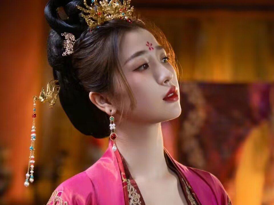 2015年参演电视剧《新边城浪子》正式进入演艺圈.