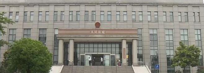 2017年上海大妈当15年房东,却倒欠租客26万,房东被气得一夜白头