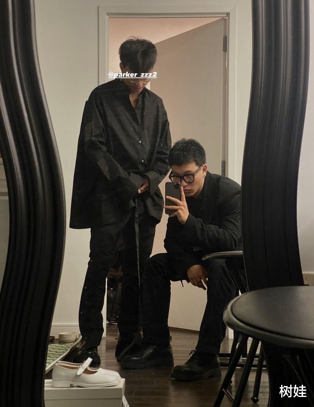 陈坤|陈坤20岁儿子晒照庆生,气质雅痞打扮有型,戴耳钉露纹身彰显个性