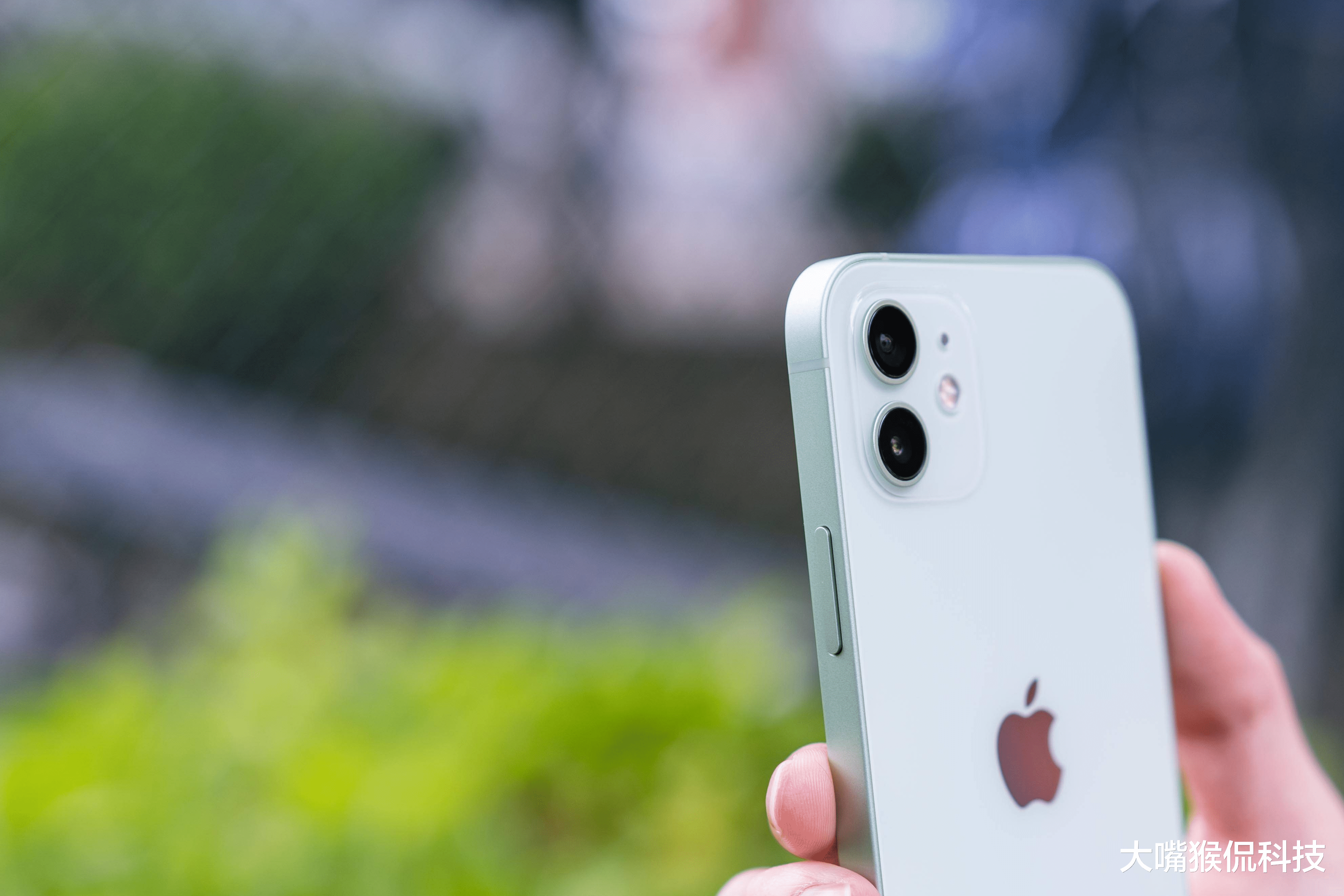 iphone12|iPhone12价格新低！128G+A14，四千多值得入手吗